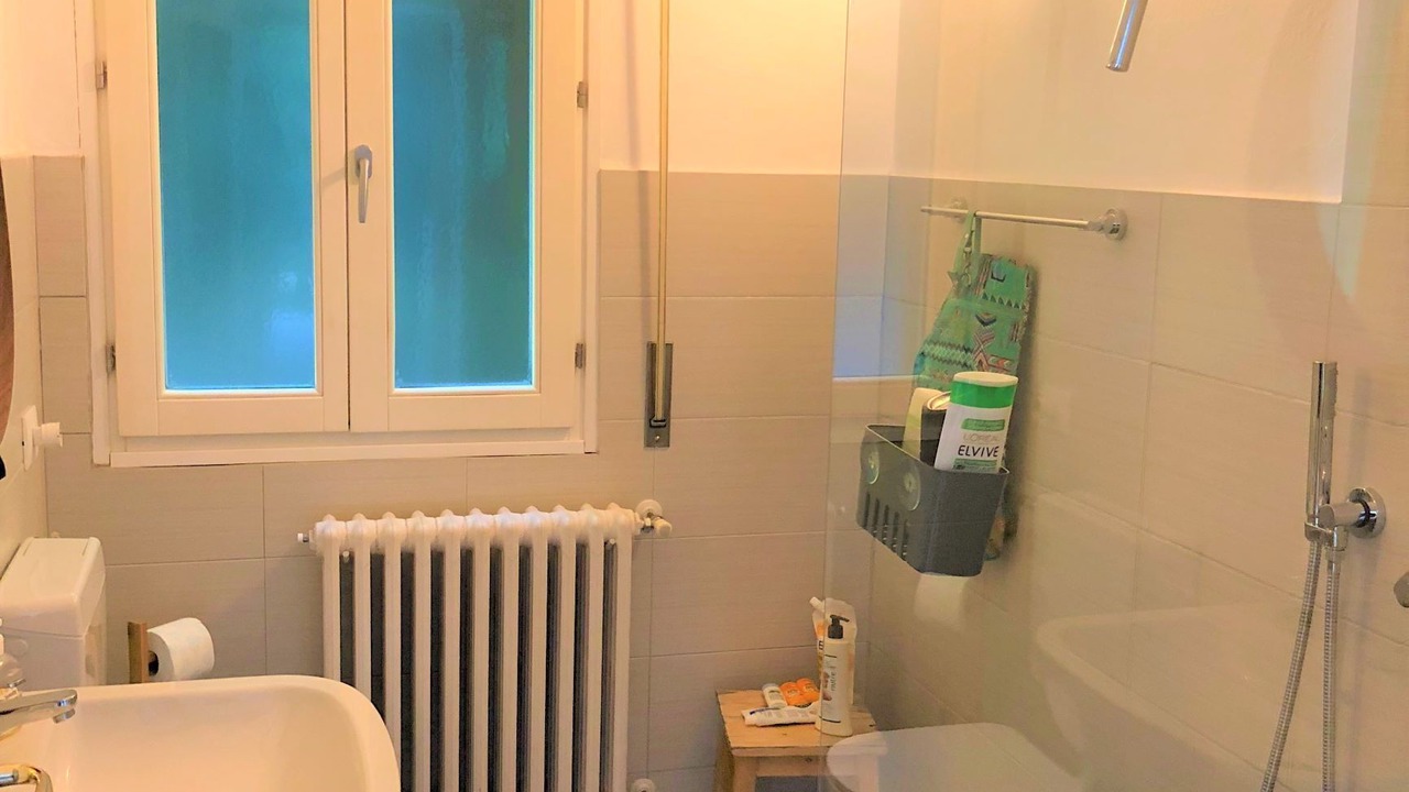 Photo of Bathroom in Bee