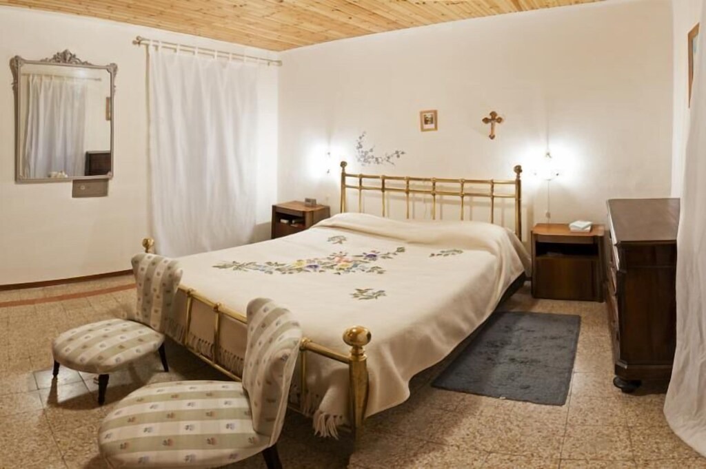 Photo of Bedroom in Belgirate