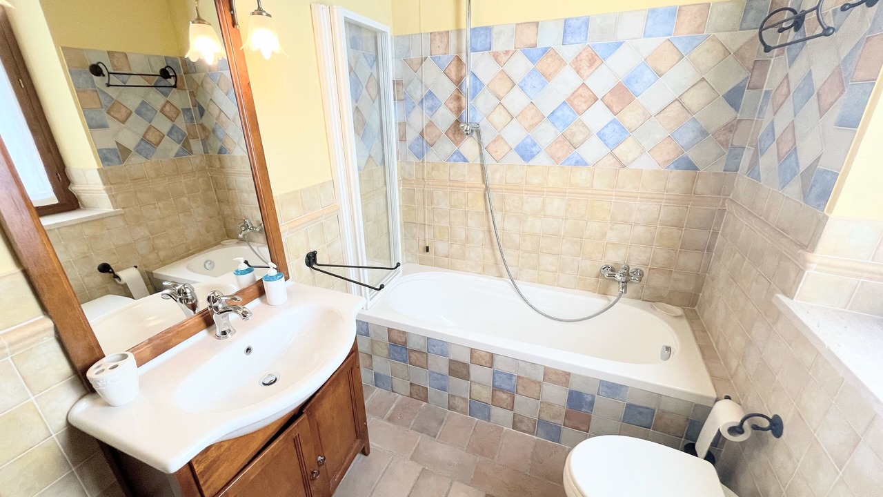 Photo of Bathroom in Todi