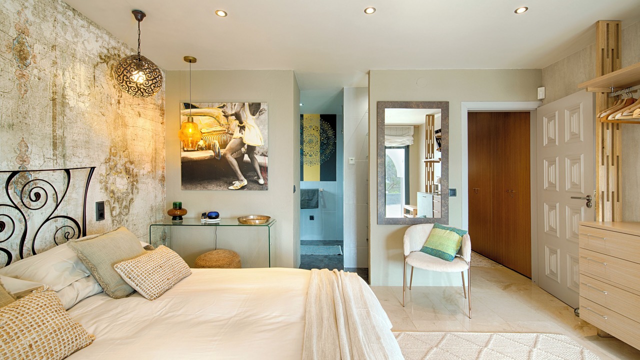 Photo of Bedroom in Roses Town Center