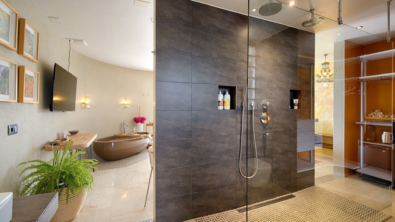 Photo of Bathroom in Roses Town Center