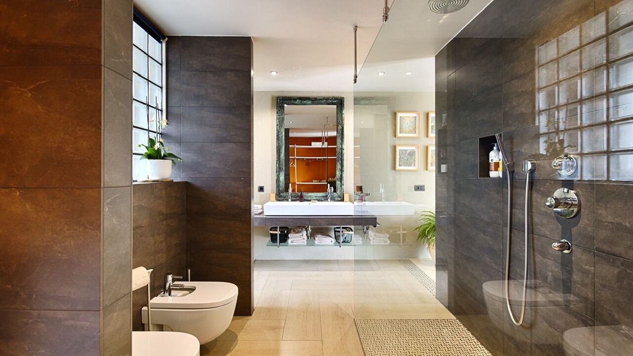 Photo of Bathroom in Roses Town Center