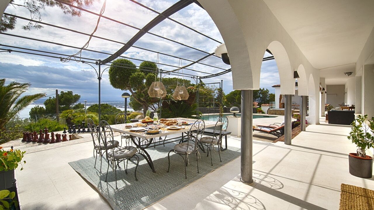 Photo of Outdoor in Roses Town Center