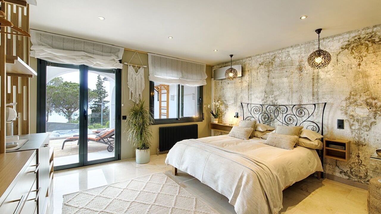 Photo of Bedroom in Roses Town Center