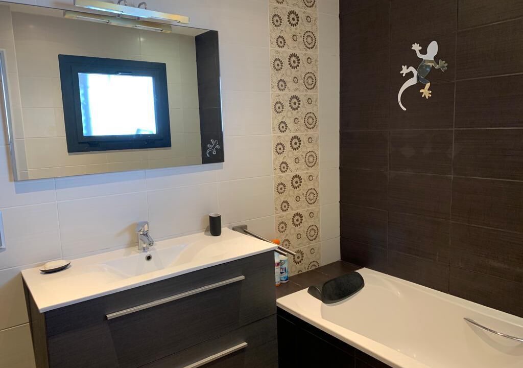 Photo of Bathroom in Pals