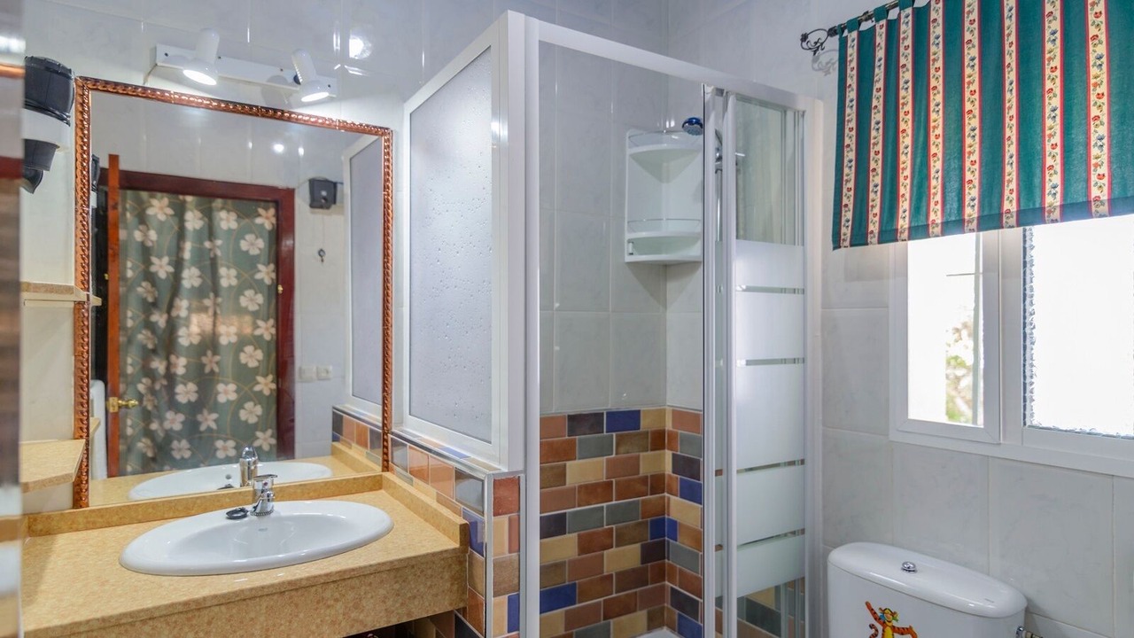 Photo of Bathroom in Alpandeire