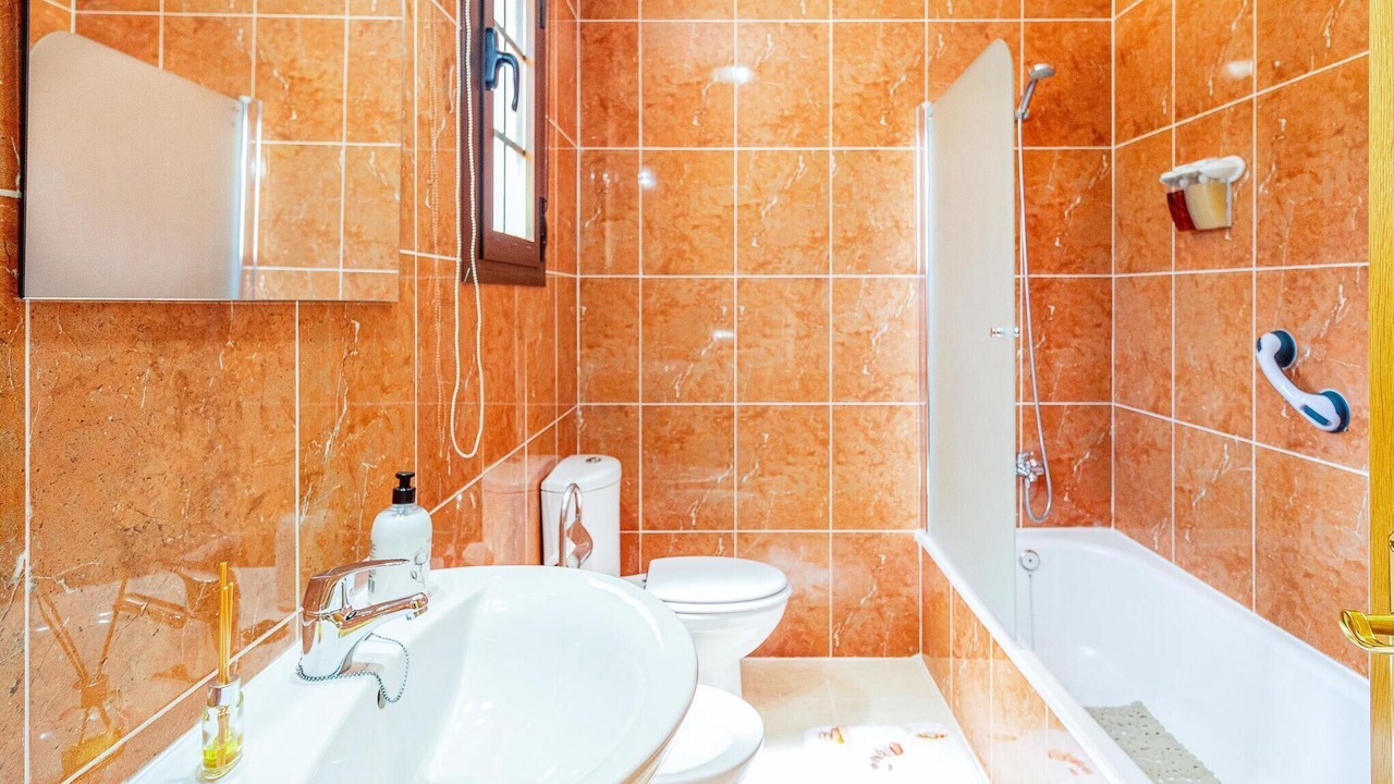 Photo of Bathroom in Benaojan
