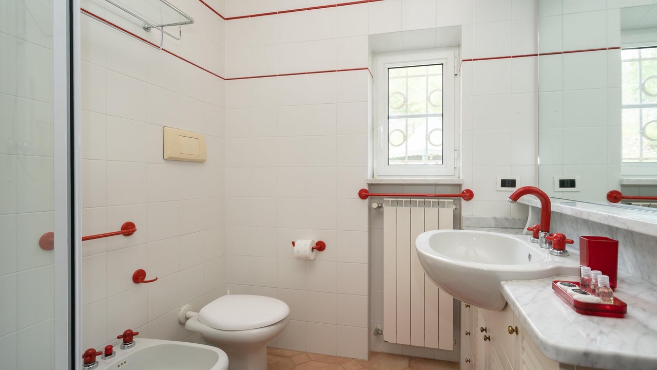 Photo of Bathroom in Garlenda