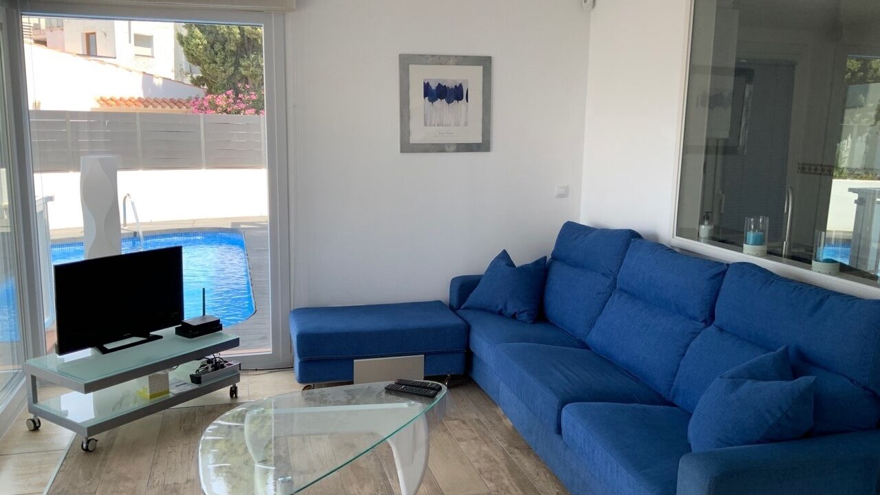 Photo of Livingroom in Roses Town Center