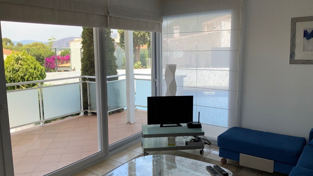Photo of Livingroom in Roses Town Center