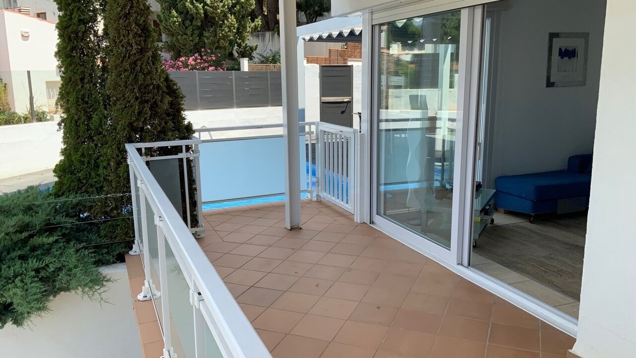 Photo of Patio Balcony in Roses Town Center