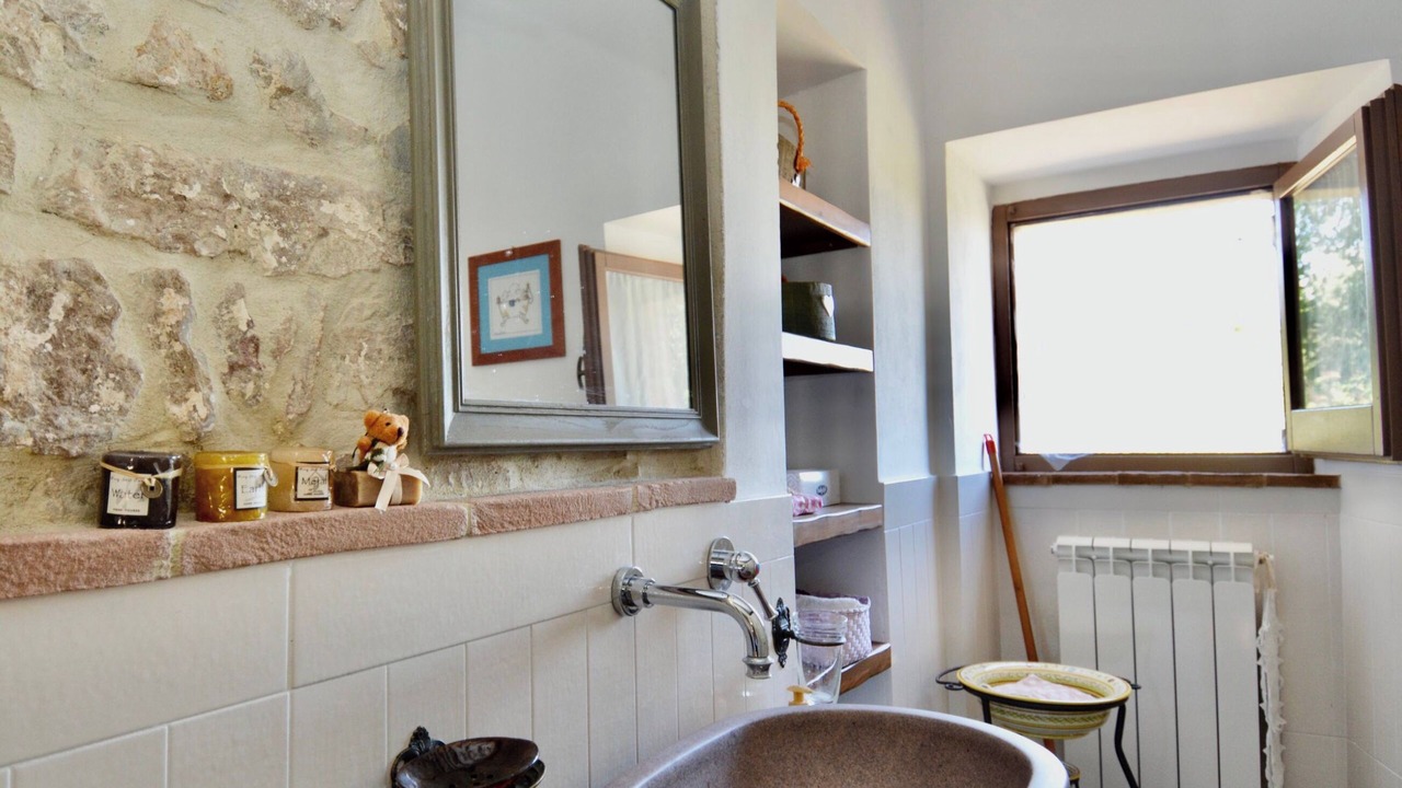 Photo of Bathroom in Todi