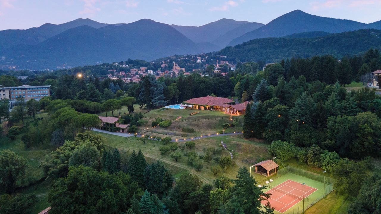 Photo of Others in Carella