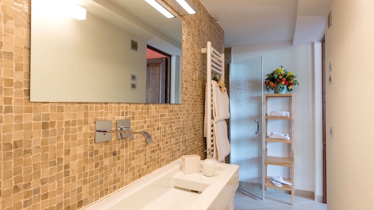 Photo of Bathroom in Margine Coperta-Traversagna