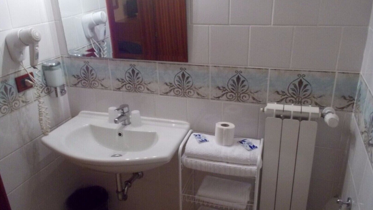 Photo of Bathroom in Ospedaletto D'Alpinolo