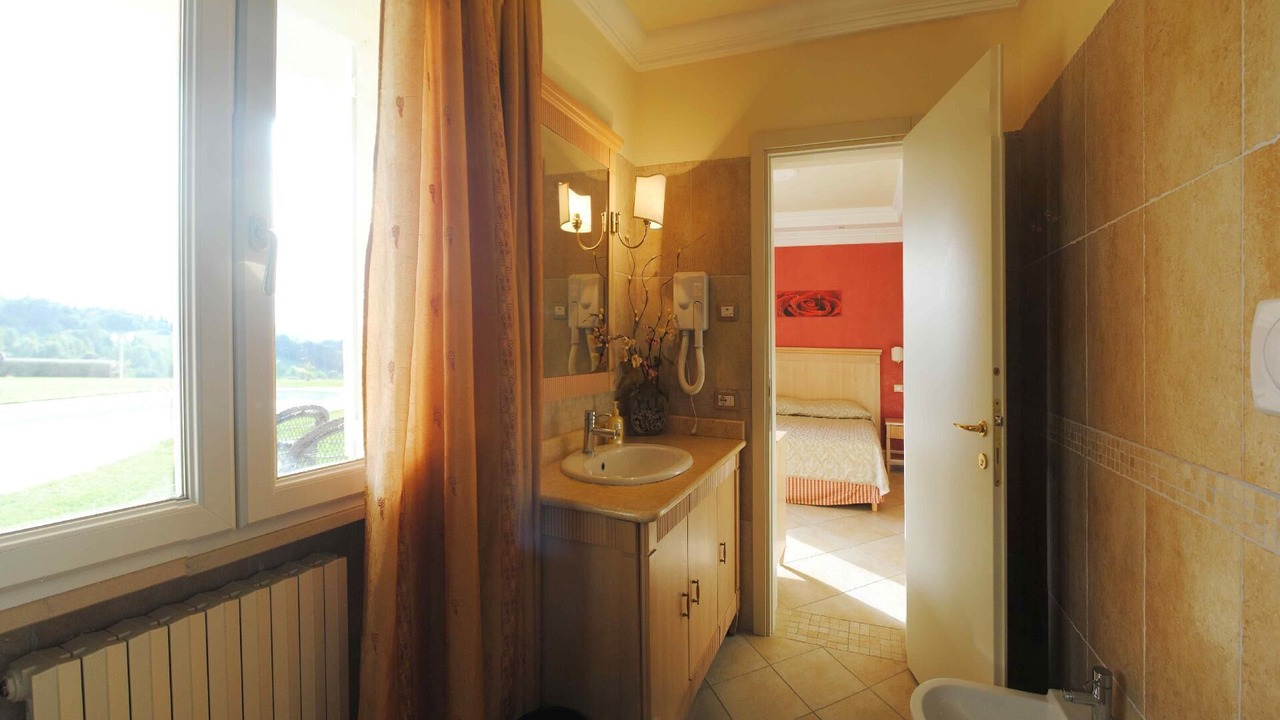 Photo of Bathroom in Montelabbate