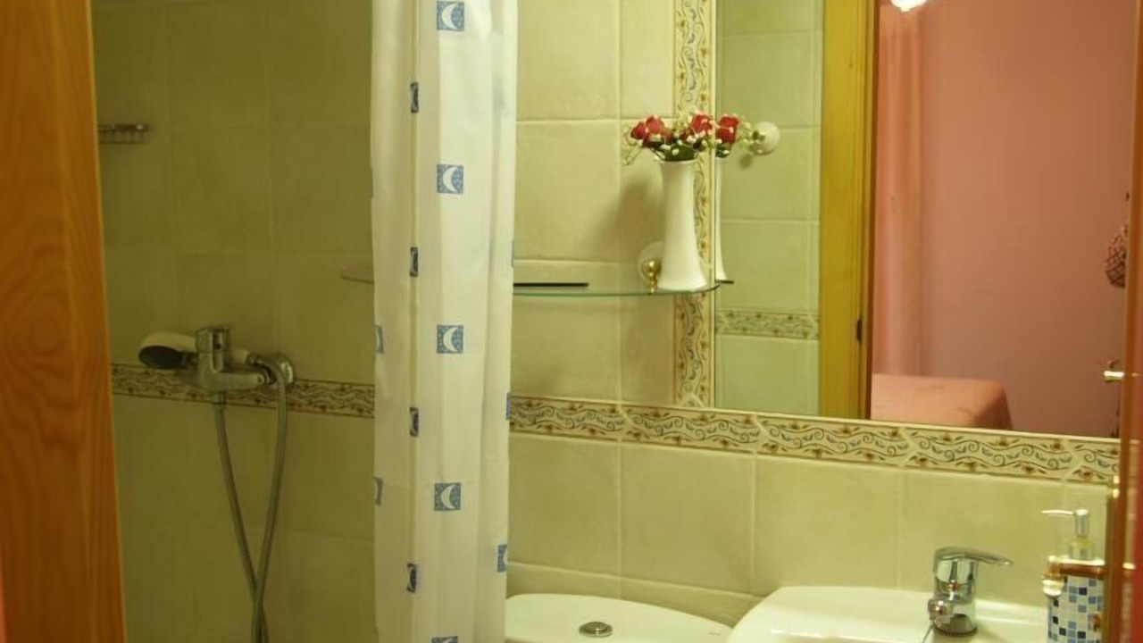 Photo of Bathroom in Rodellar