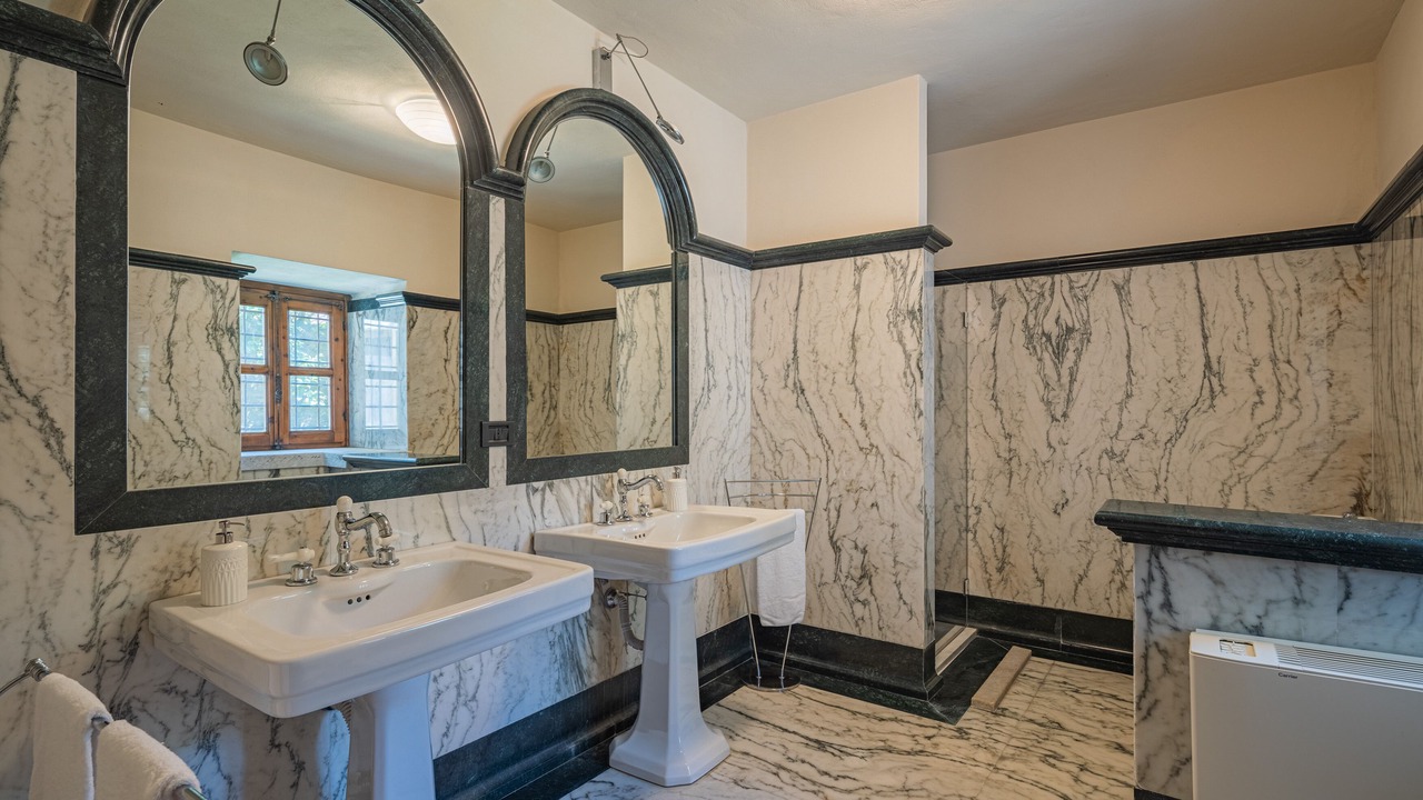 Photo of Bathroom in Carrara