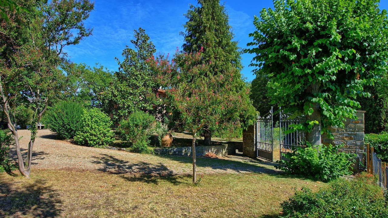 Photo of Outdoor in Ambra