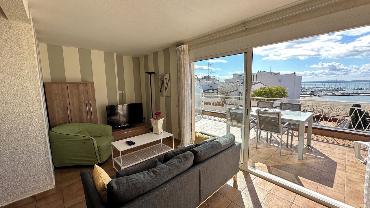 Photo of Livingroom in Roses Town Center