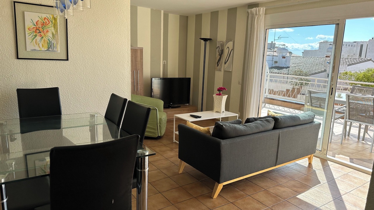 Photo of Livingroom in Roses Town Center