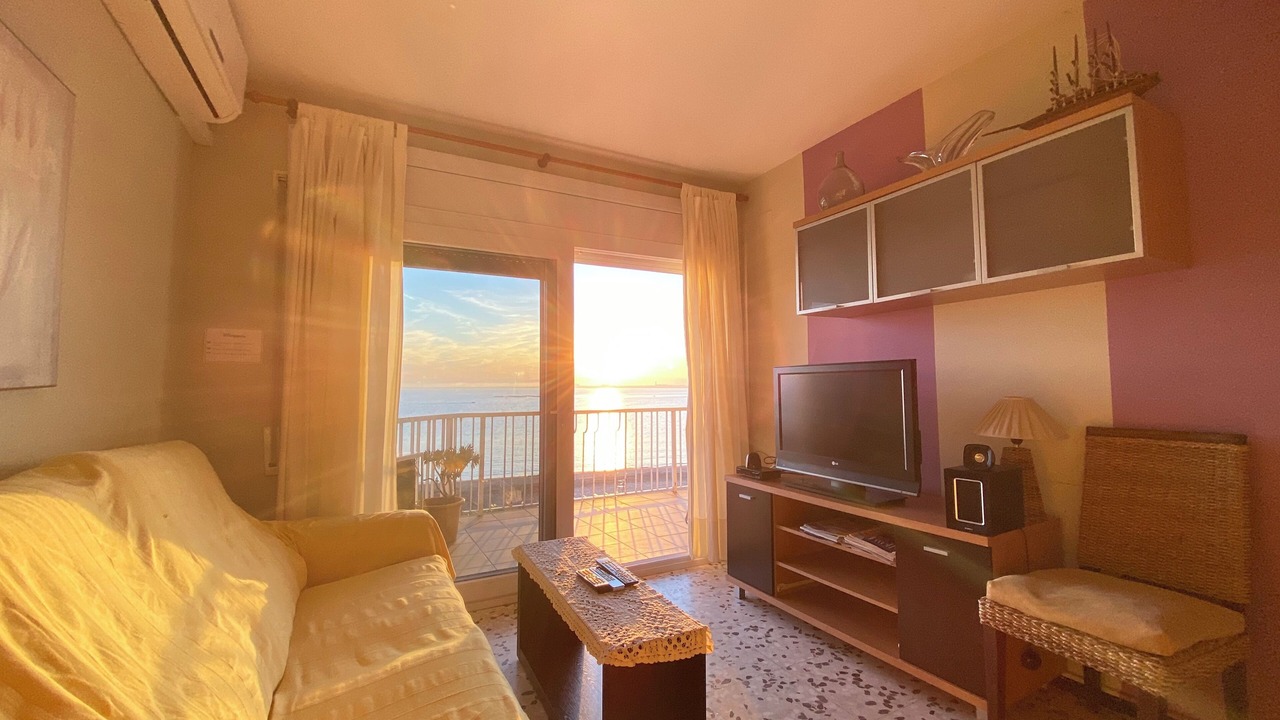 Photo of Livingroom in Roses Town Center