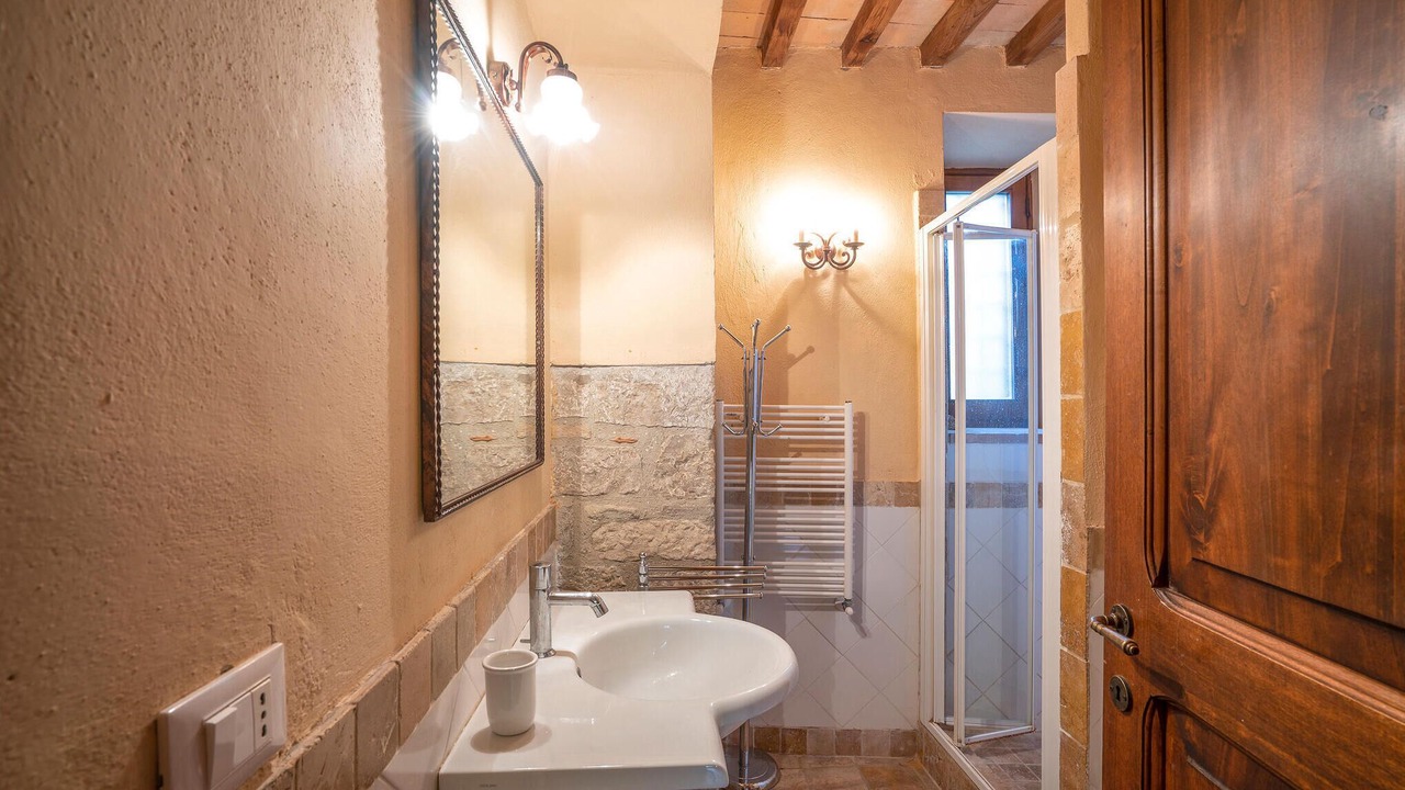Photo of Bathroom in Izzalini