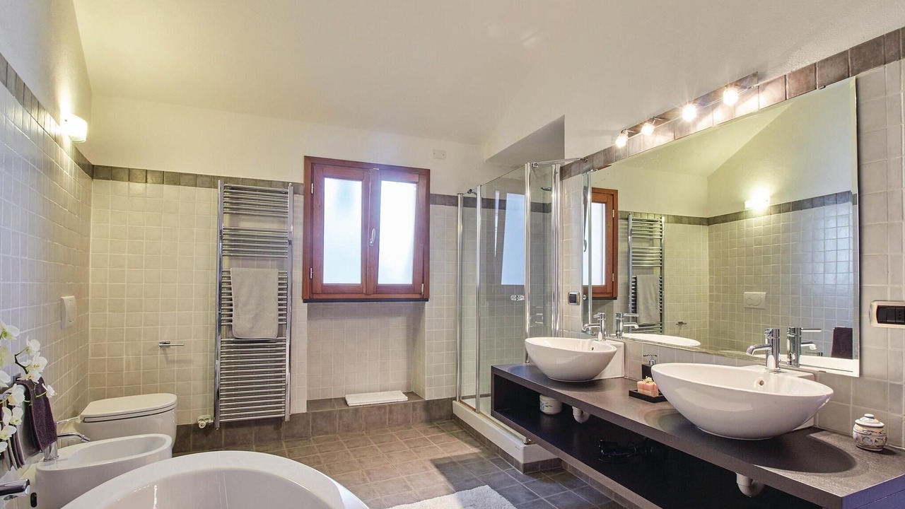 Photo of Bathroom in Garlenda