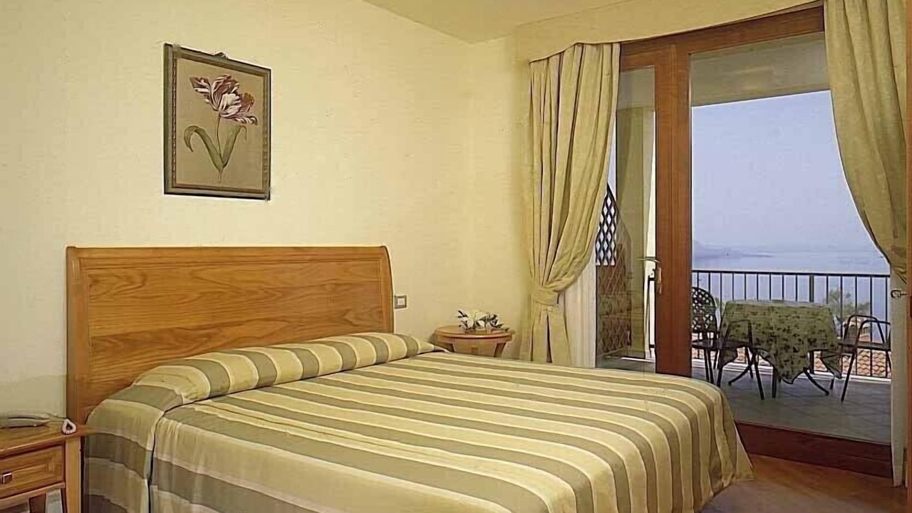 Photo of Bedroom in Gardone Riviera
