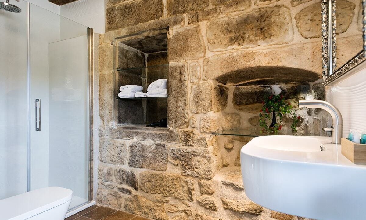 Photo of Bathroom in Tora