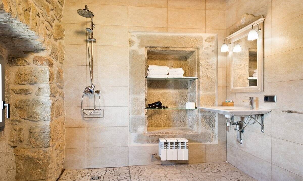 Photo of Bathroom in Tora