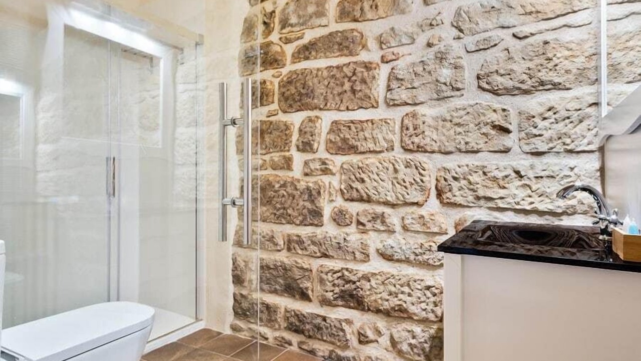 Photo of Bathroom in Tora