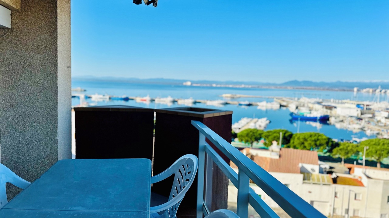 Photo of Outdoor in Roses Town Center