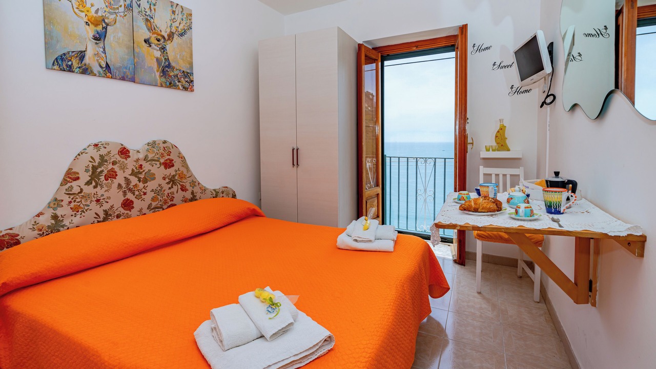 Photo of Bedroom in Minori
