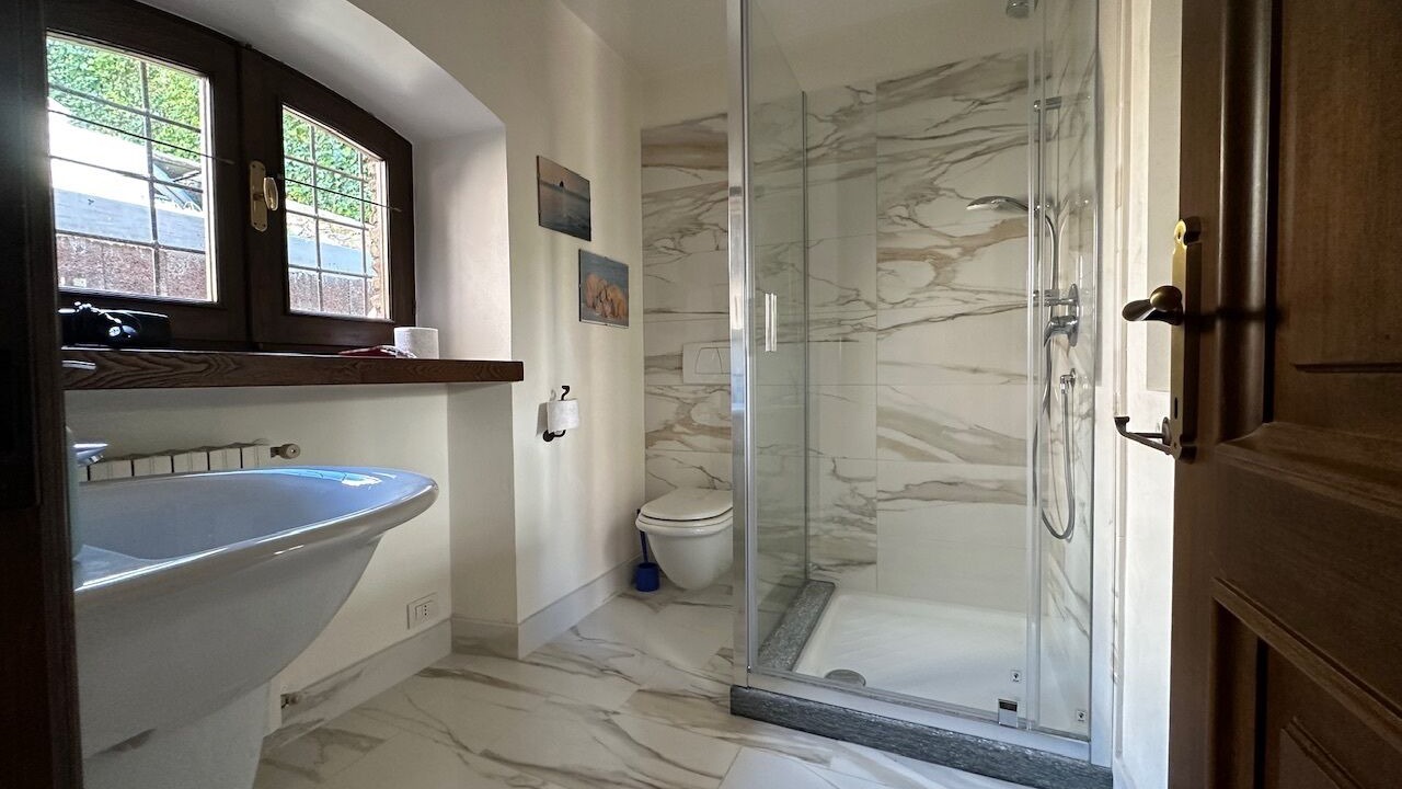 Photo of Bathroom in Menaggio
