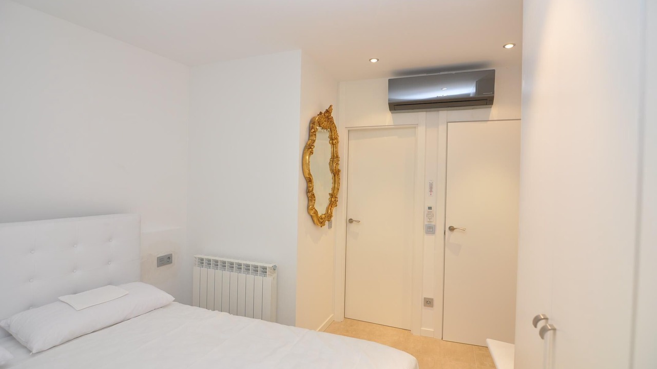 Photo of Bedroom in Roses Town Center