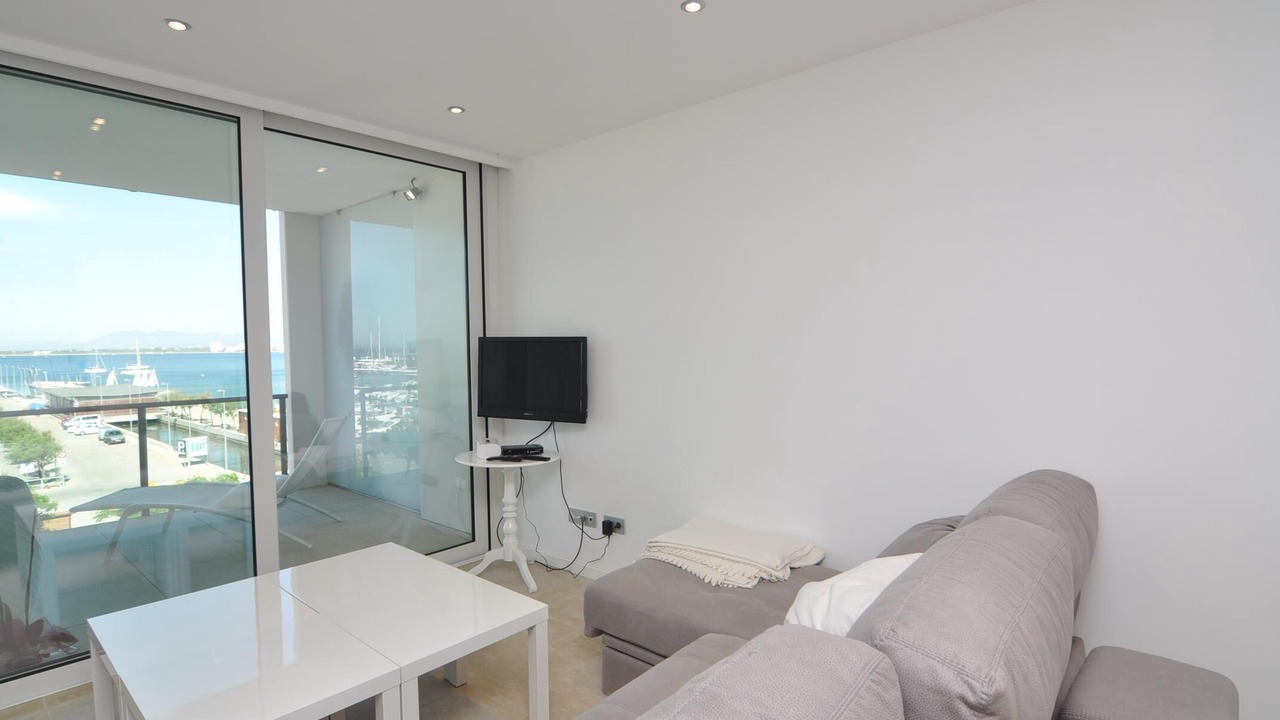Photo of Livingroom in Roses Town Center