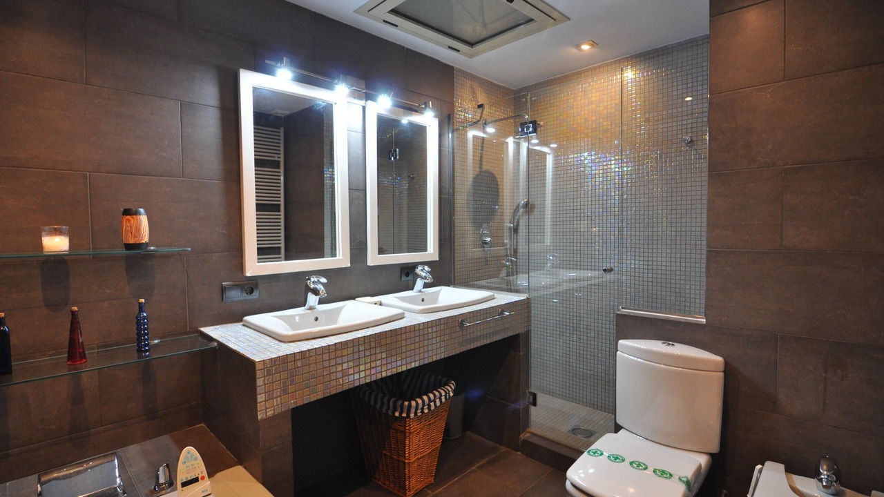 Photo of Bathroom in Roses Town Center
