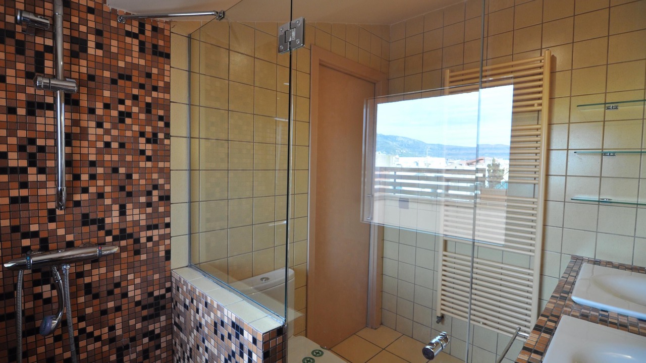 Photo of Bathroom in Roses Town Center