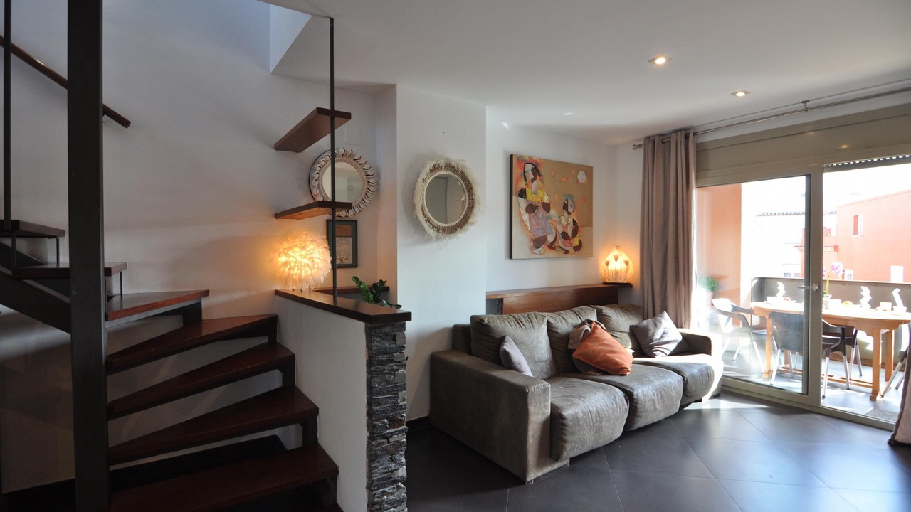 Photo of Livingroom in Roses Town Center
