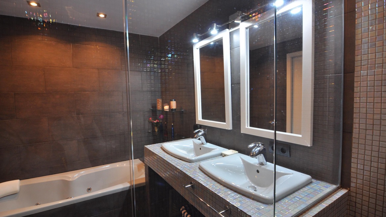 Photo of Bathroom in Roses Town Center