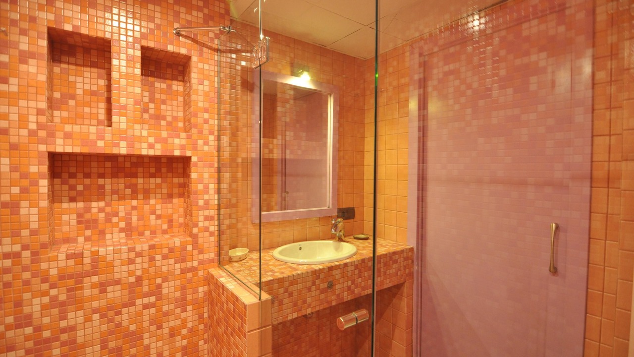 Photo of Bathroom in Roses Town Center