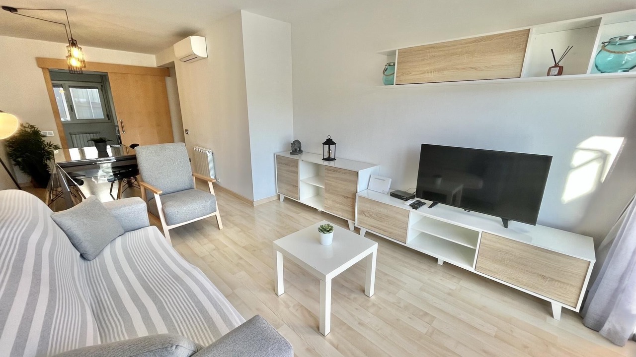 Photo of Livingroom in Roses Town Center