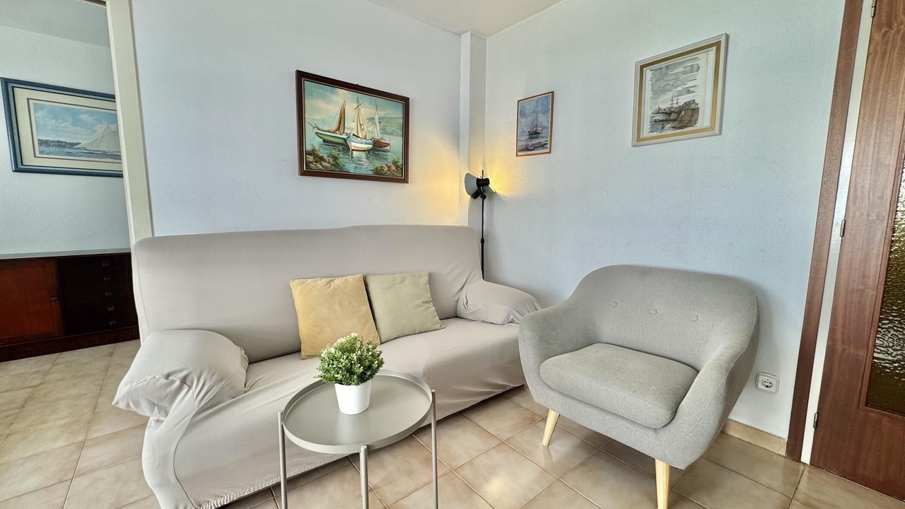 Photo of Livingroom in Roses Town Center