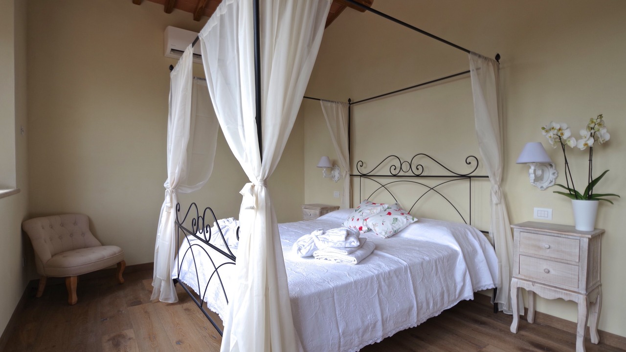 Photo of Bedroom in Monticiano