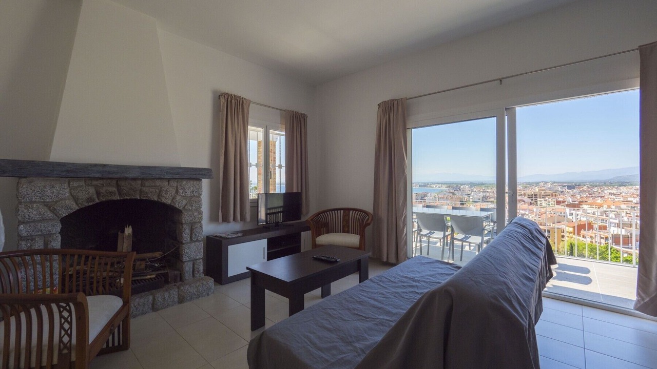 Photo of Livingroom in Roses Town Center