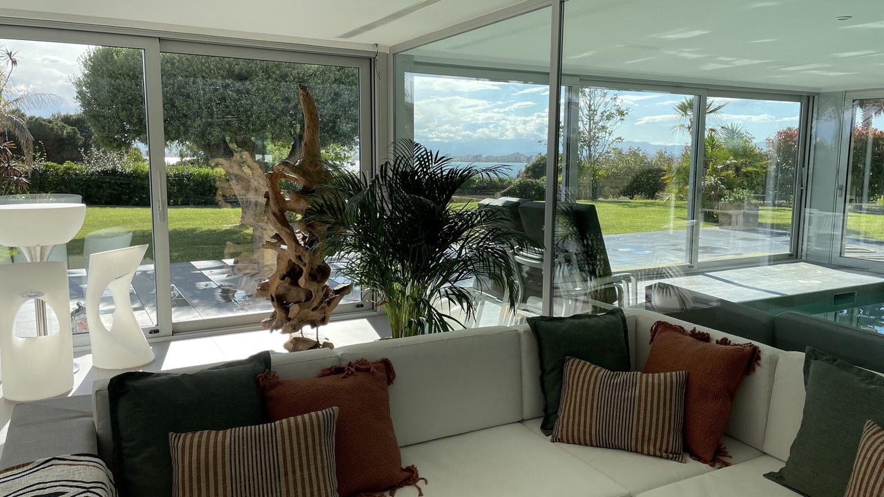 Photo of Livingroom in Roses Town Center