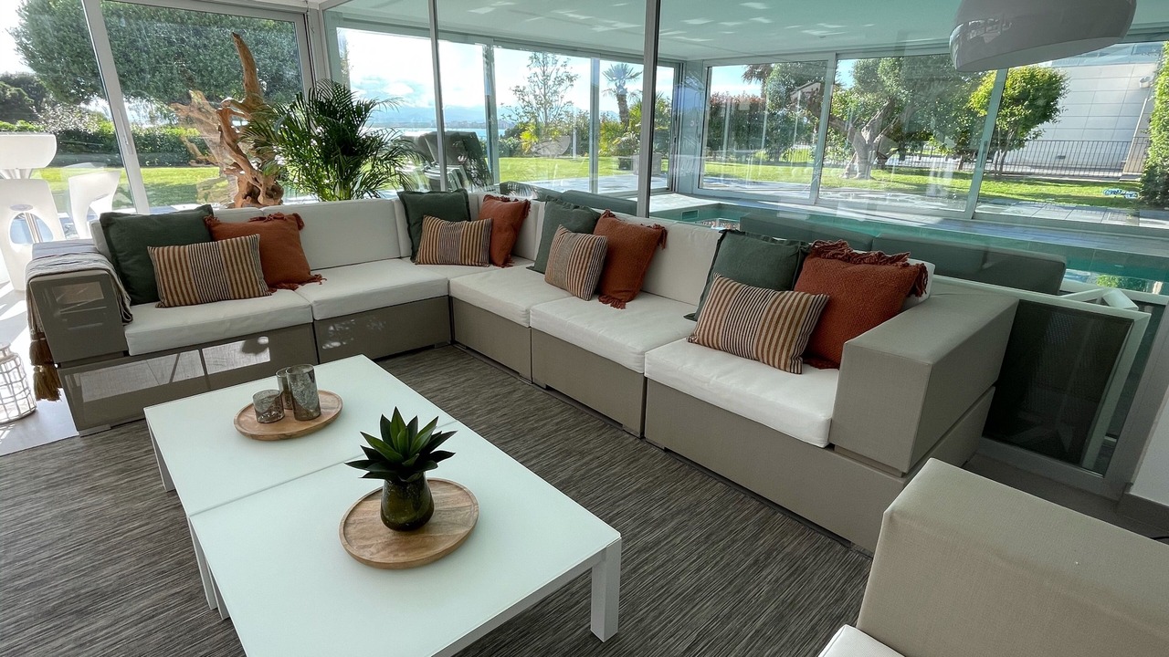 Photo of Livingroom in Roses Town Center
