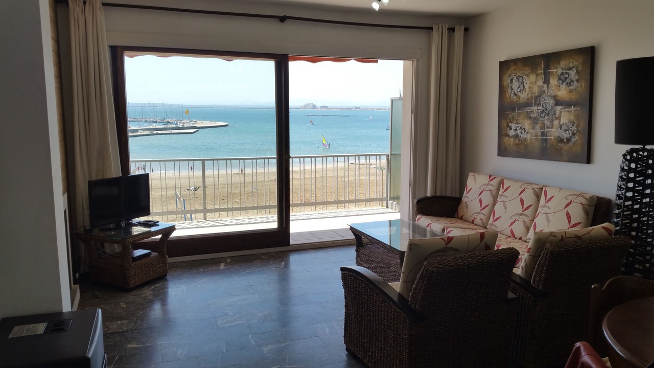 Photo of Livingroom in Roses Town Center