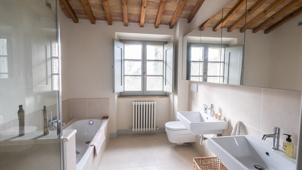 Photo of Bathroom in Montone